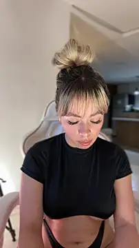 Holli_woul live sex cam