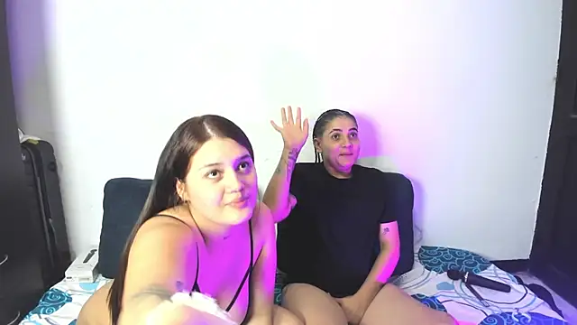 AndreaAndKarina live sex cam