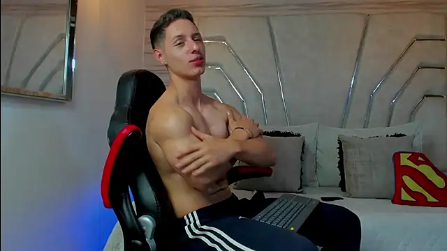 MAXTHOMSON live sex cam