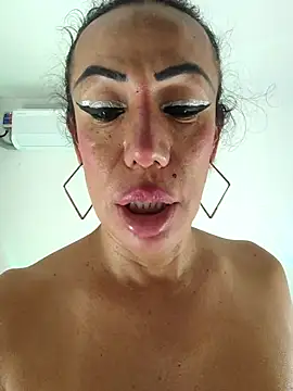 YOURSDEBORA live sex cam