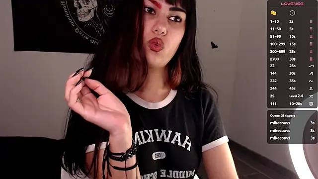 Little-Lucifer live sex cam