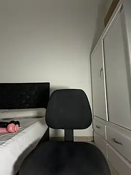 Romy-R-O live sex cam