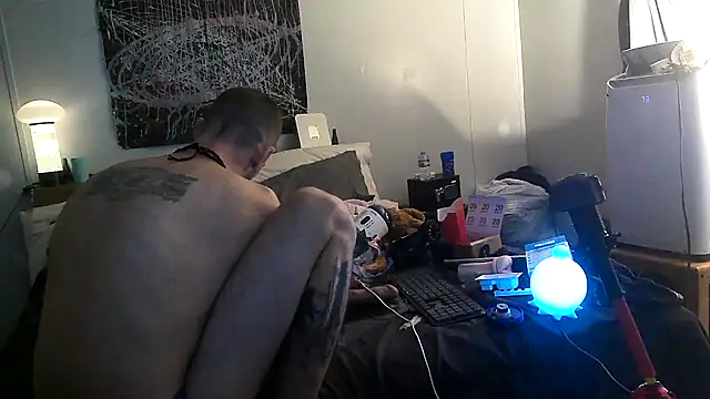 Bi_curious86 live sex cam