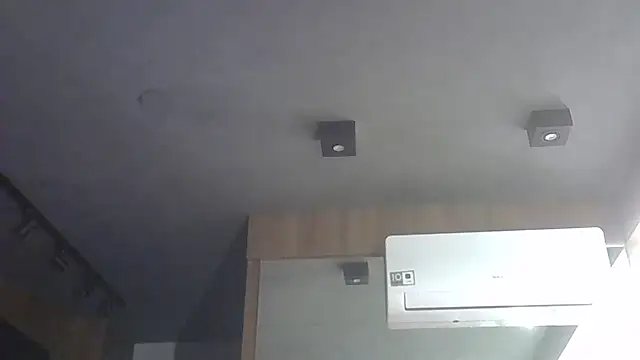 SkinnyKitten live sex cam