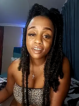 Queen-Chocolate live sex cam