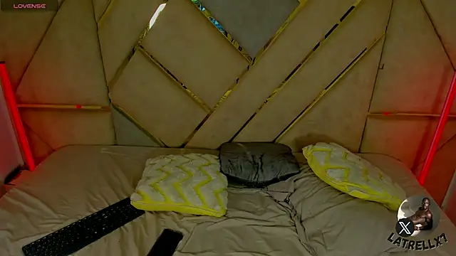 Latrellx7 live sex cam