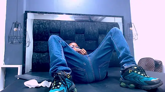 Jose_Smoke live sex cam