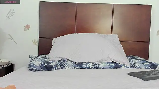 marie_pourtoii live sex cam