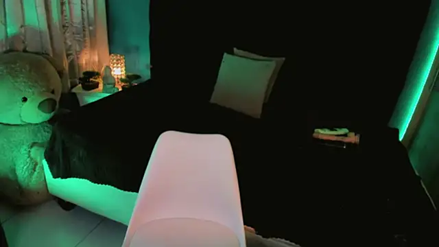 Alicebby_bigCock19 live sex cam