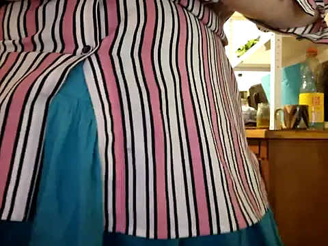 Samantha_Squirt@xh live sex cam