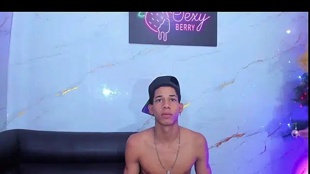 Little_nicoll live sex cam