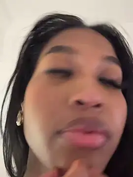 IamCrystal2 live sex cam