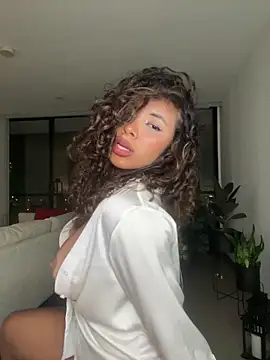 Brunettexio live sex cam