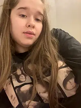 HornyGirlH live sex cam