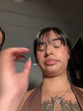 nicky_and_isabella live sex cam