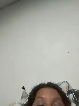 Paola-Lond live sex cam