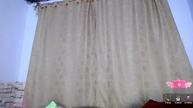 DaraKat18 live sex cam