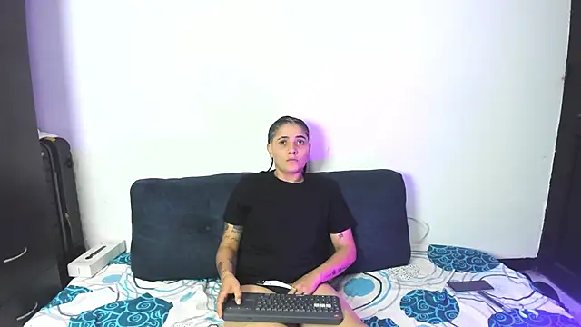 AndreaAndKarina live sex cam