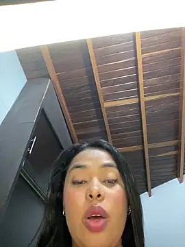 PUSHYLATE live sex cam