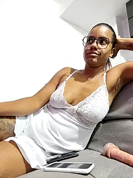 Bella_missandei live sex cam
