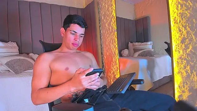 Benjamin_More live sex cam