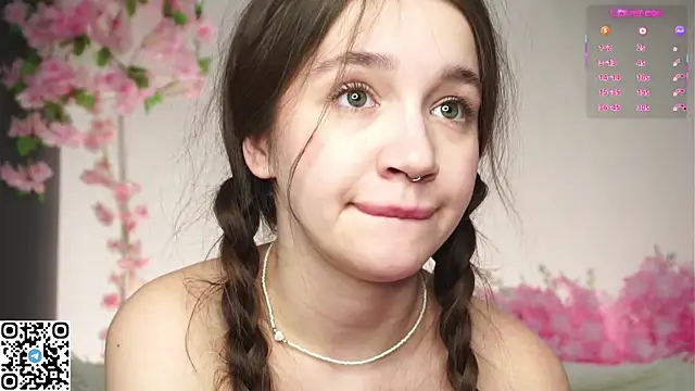 AmiLewis live sex cam