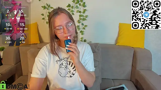 Nuura_Moore live sex cam