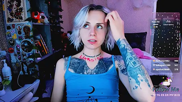 NaniMoore live sex cam