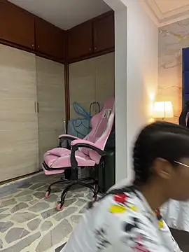 Maxim-Walker live sex cam