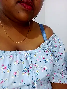 Attractive-_Girl live sex cam