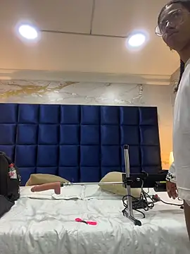 Maxim-Walker live sex cam