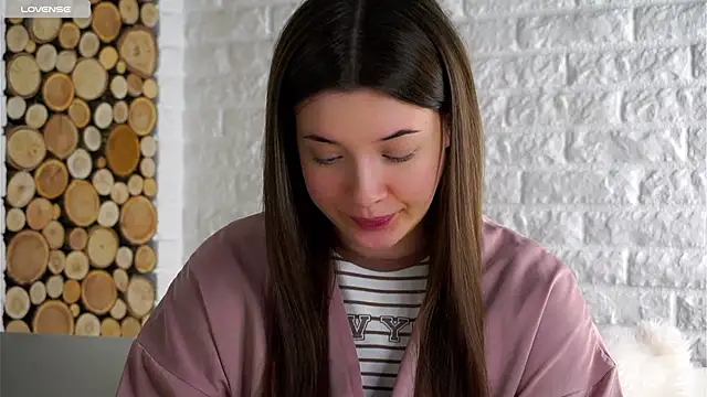 LowOncoming live sex cam