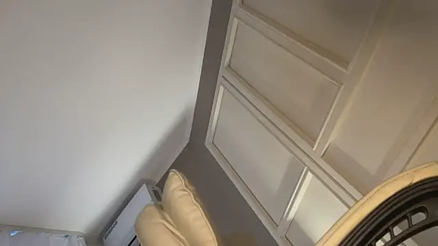 UrLillShy live sex cam