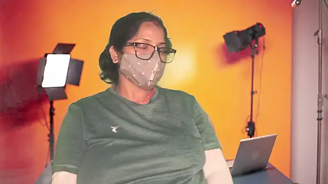 Hansika190 live sex cam