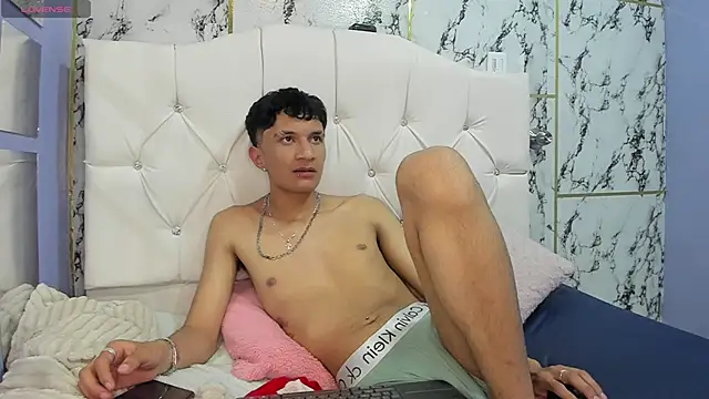 Elian_Julian live sex cam