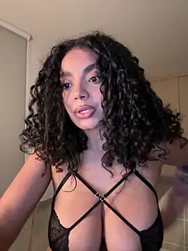 Curlyierr live sex cam
