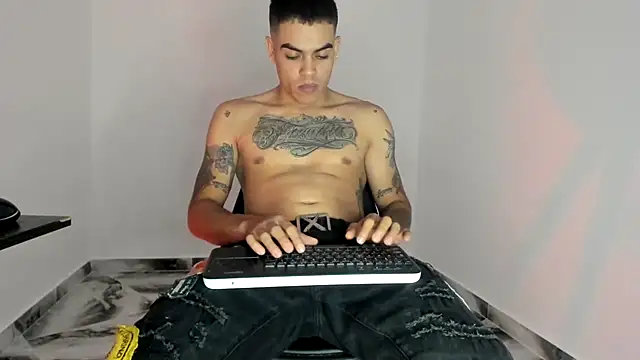 mikee_scooth live sex cam