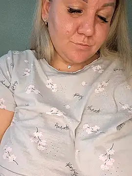 AnnaCurvy live sex cam