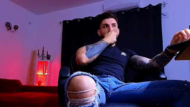 MightyAaron66 live sex cam