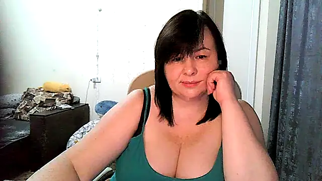 EmiliaLooo live sex cam