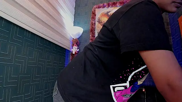 LalilaBrunette live sex cam