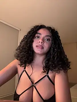 Curlyierr live sex cam
