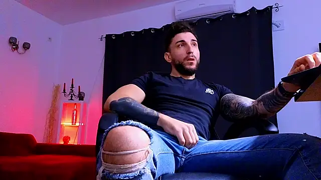 MightyAaron66 live sex cam