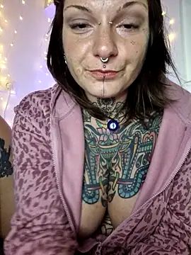 lizzardqueeen live sex cam