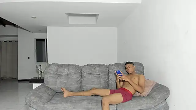 hotlittleones18 live sex cam