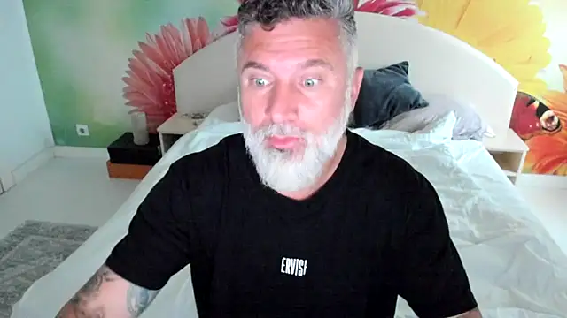 BlowMyXXL live sex cam