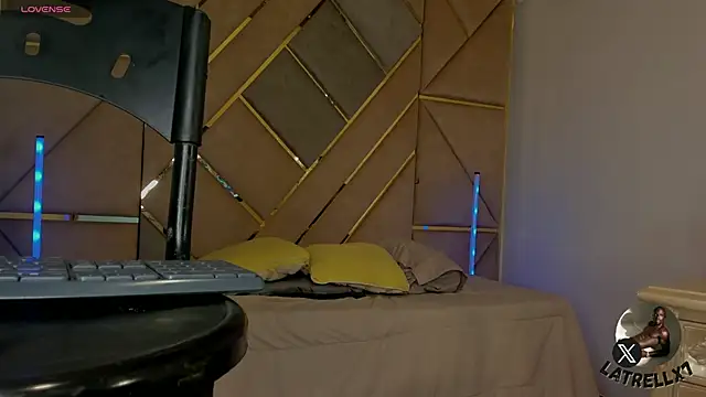 Latrellx7 live sex cam