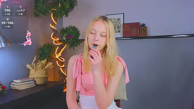 YungLyssy live sex cam