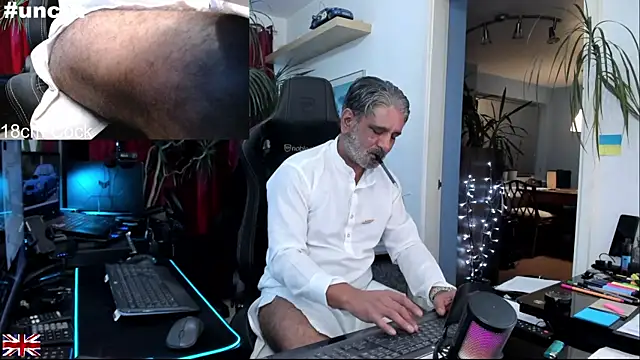 OnlineBossUK live sex cam