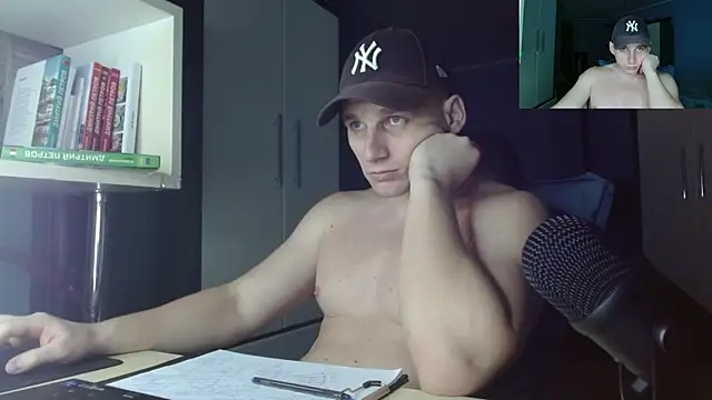 Poliglotjoe1 live sex cam